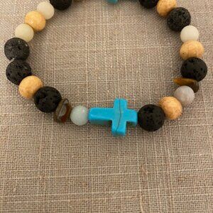 HANDCRAFTED BEADED BRACELET WITH CROSS  NWOT
